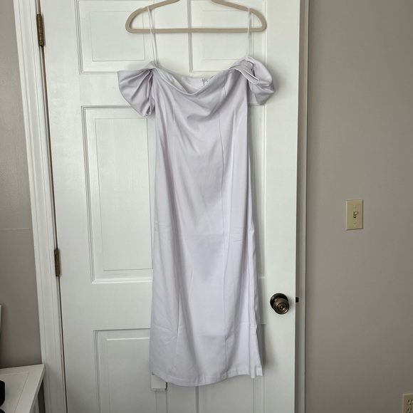 NWT Abercrombie White Off the Shoulder Dress - Picture 6 of 10
